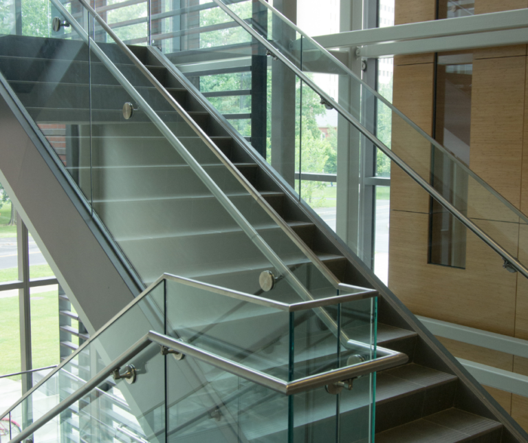 شركة تركيب هاندريل زجاج في دبي